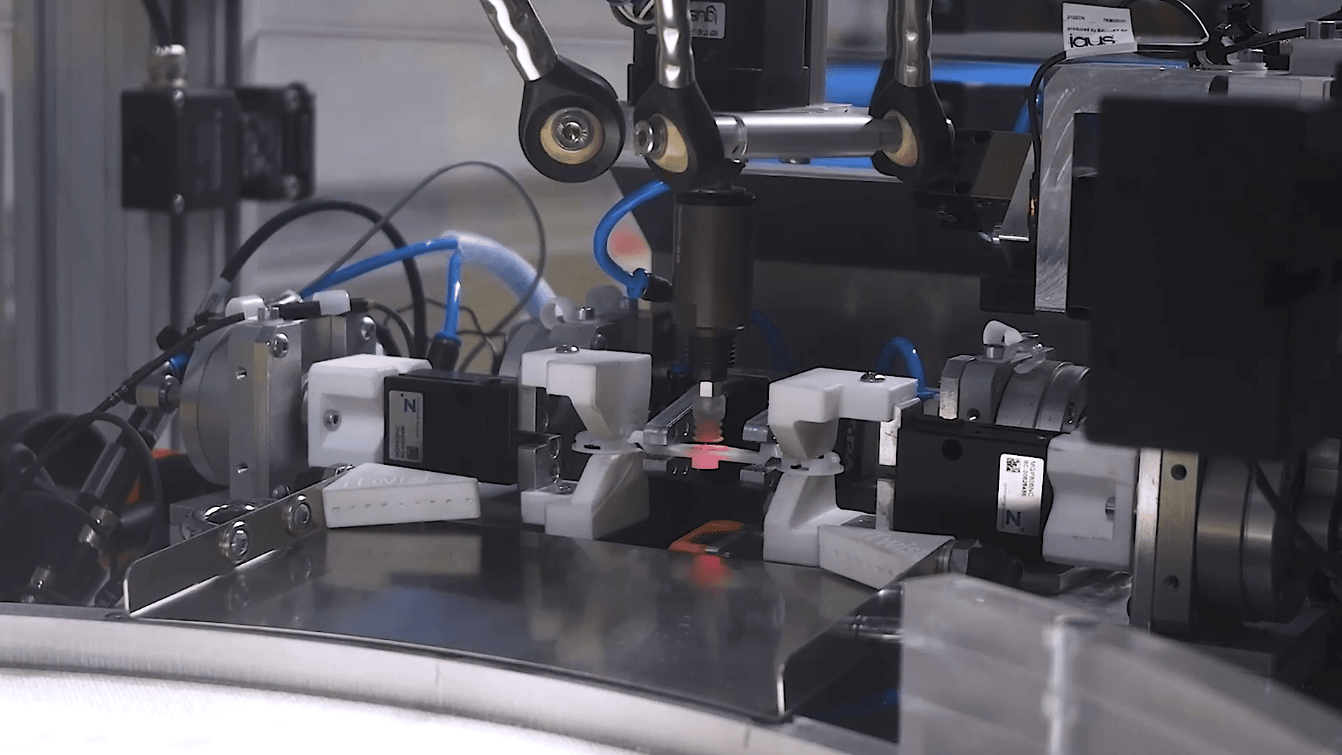 Downstream sprue separation of clip bearings