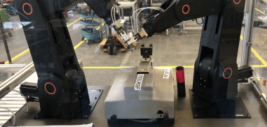 Pick and place with 2 igus Robolink jointed-arm robots