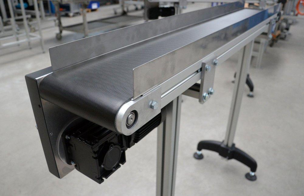 Belt Conveyor GUF-P 2000 with 90 W for lightweight and medium-weight parts,  without control