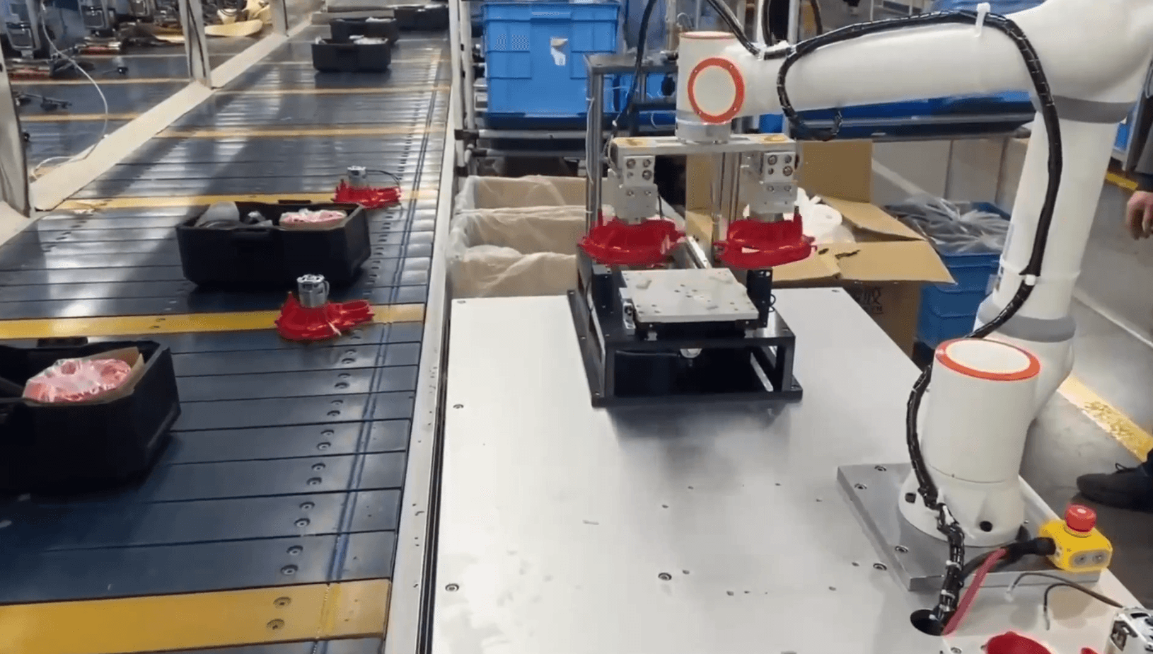 Pick & place of plastic parts with Fairino FR 5 robot