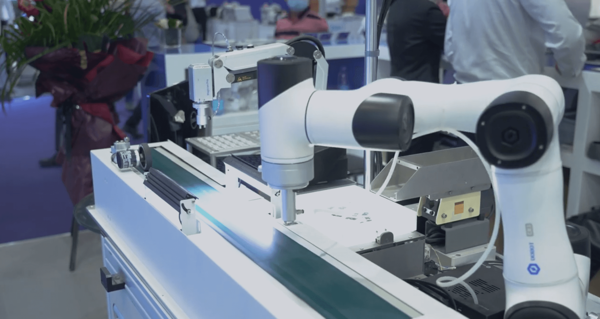 Automated SIM Card Assembly with DOBOT CR3 & MG400 Robots