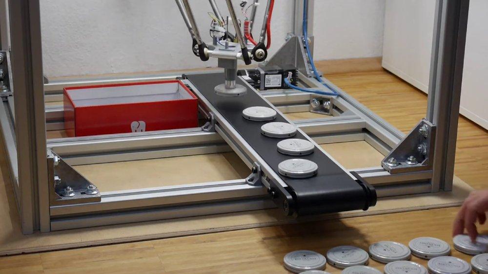 Inexpensive camera-assisted conveyor tracking solution with a delta robot