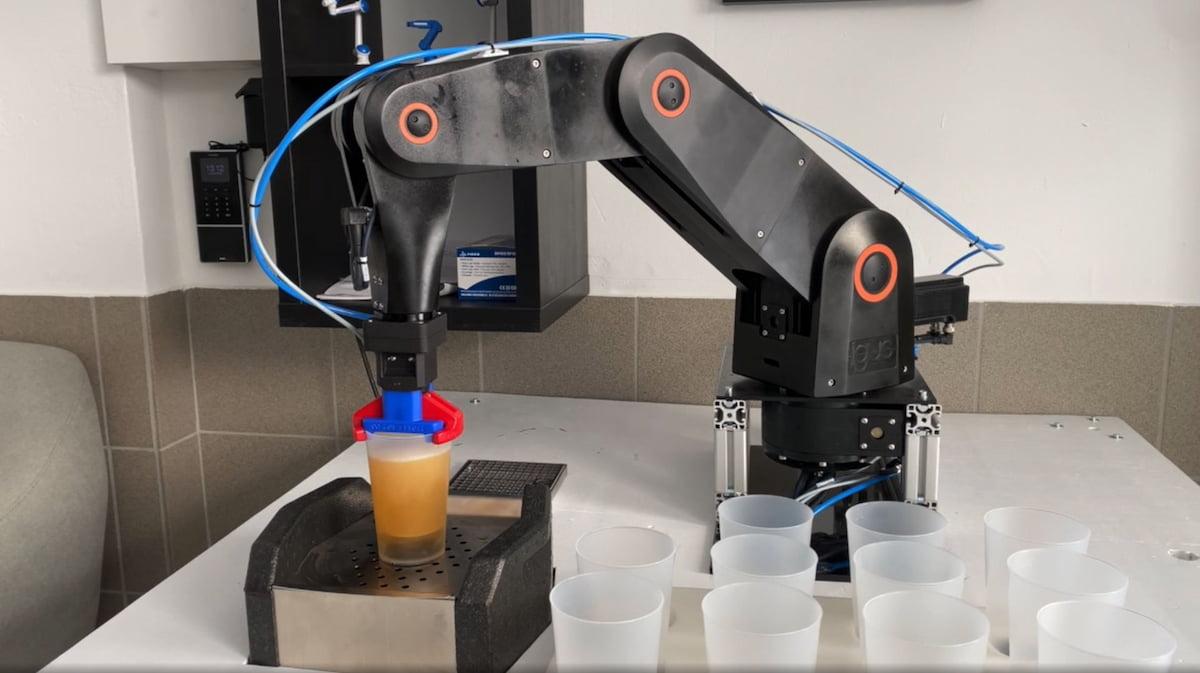 Robotic draft beer dispenser