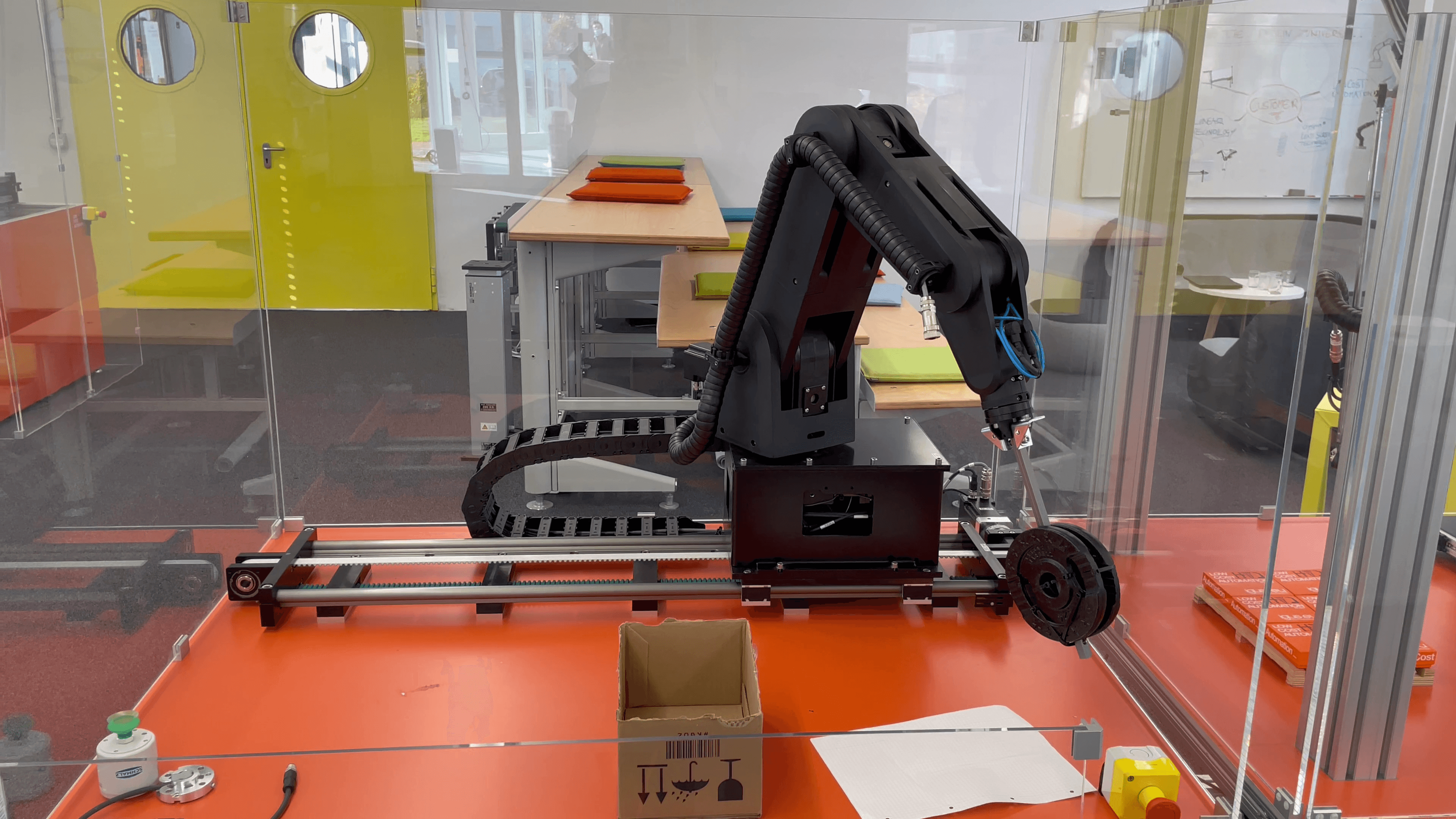 5-axis robot on linear system with 2.5 kg payload