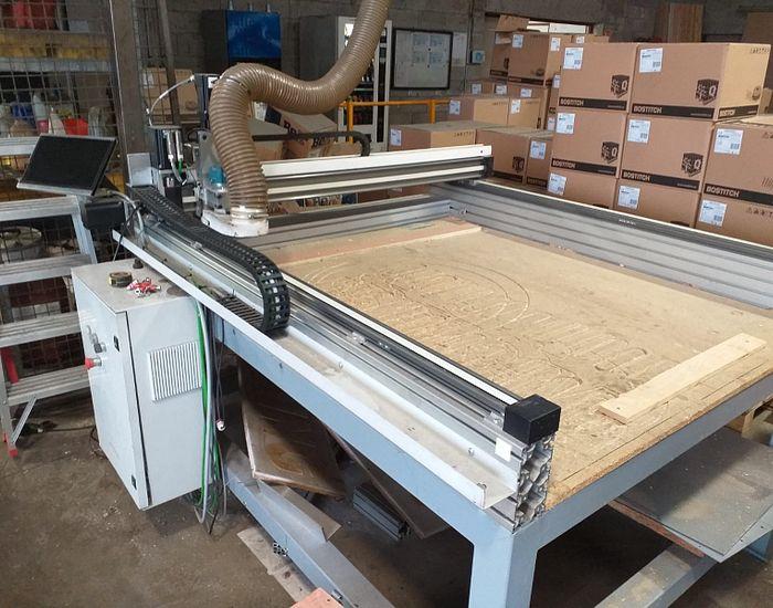 Automatisierte Holzbearbeitungsmaschine