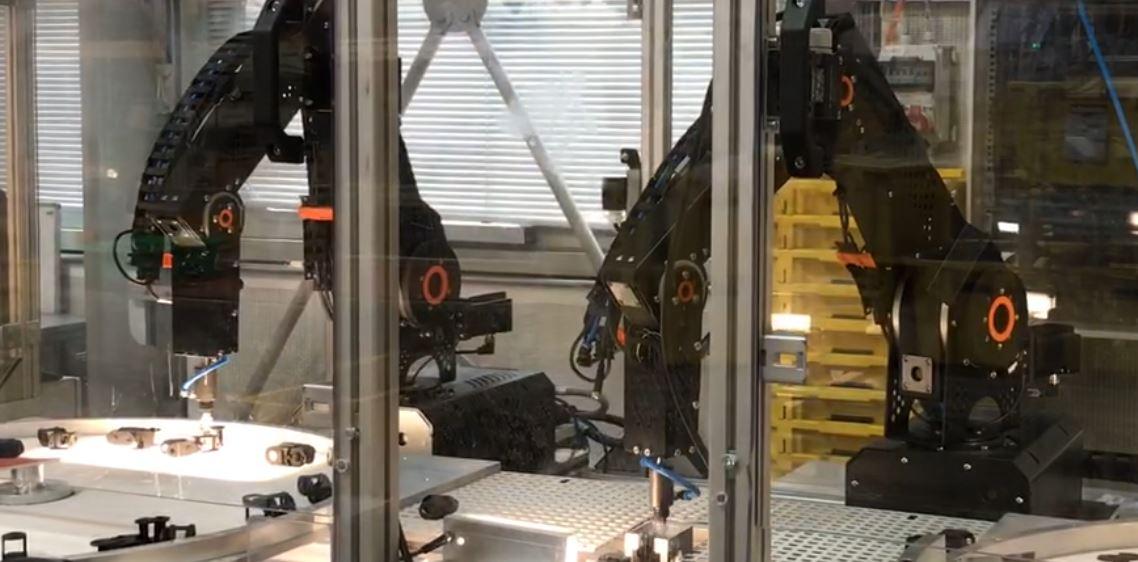 Roboter montieren Energieketten