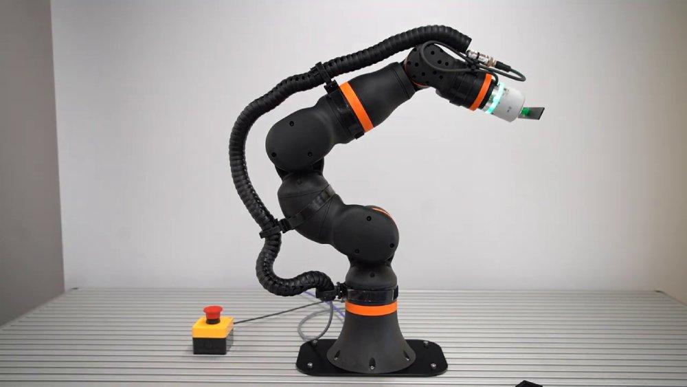 ReBeL - Assembling cobot vacuum pump
