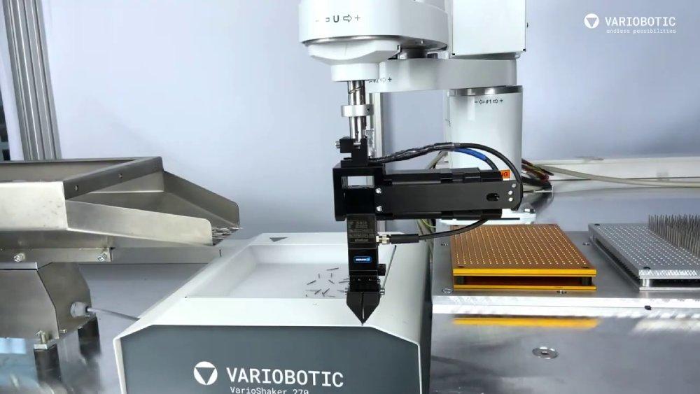Multiflexible Teilesortierung - mit VarioShaker und Epson SCARA Roboter
