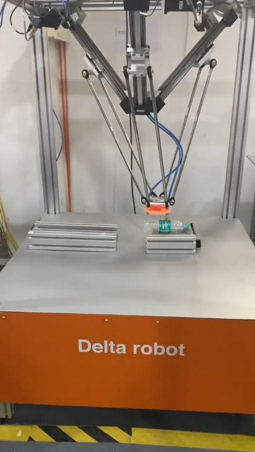 Customer Test - Delta robot sorts plastic bottles from waste