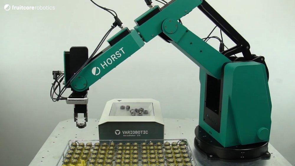 Roboter HORST in Kombination mit dem VarioShaker
