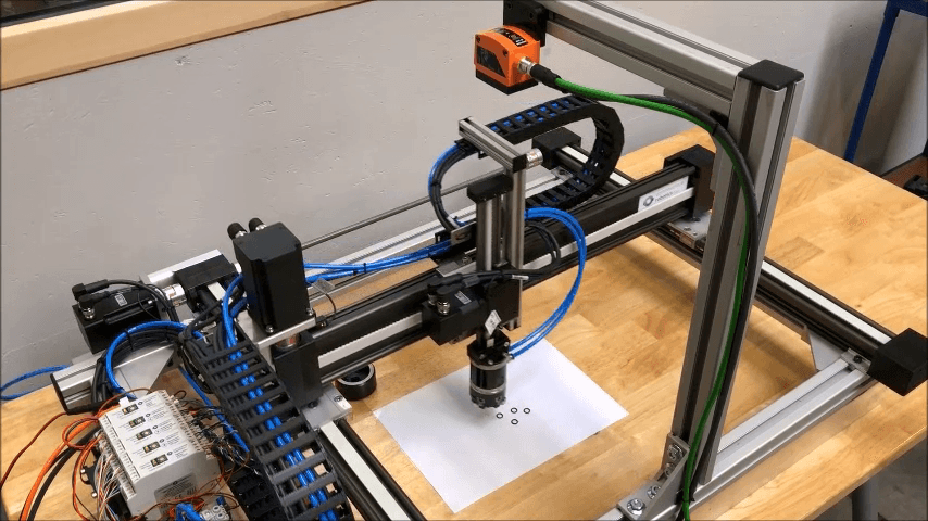 Gantry robot grips small components