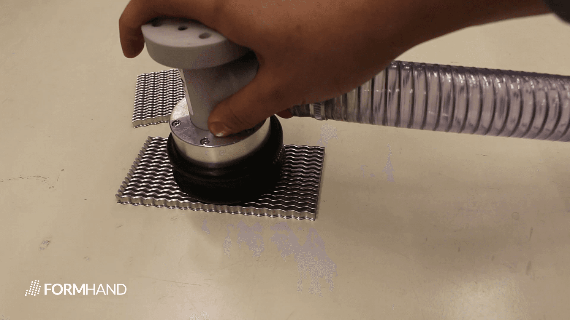 Formhand Gripper adapts to any surface