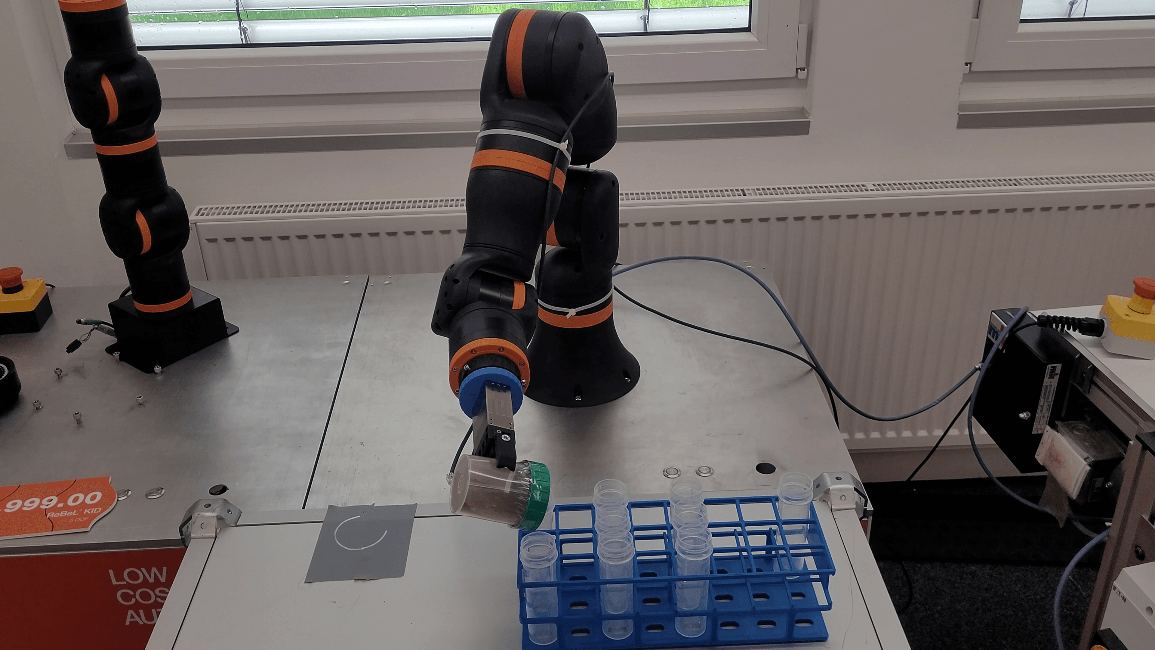 Powder dosing with igus 6-axis robot