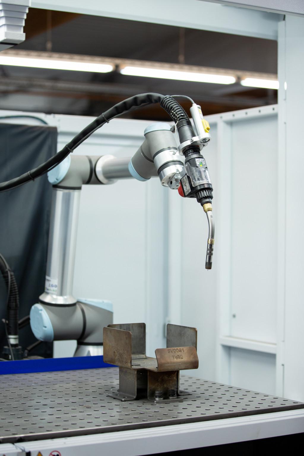 Universal Robots application example - TruArc Weld 1000 welding cell